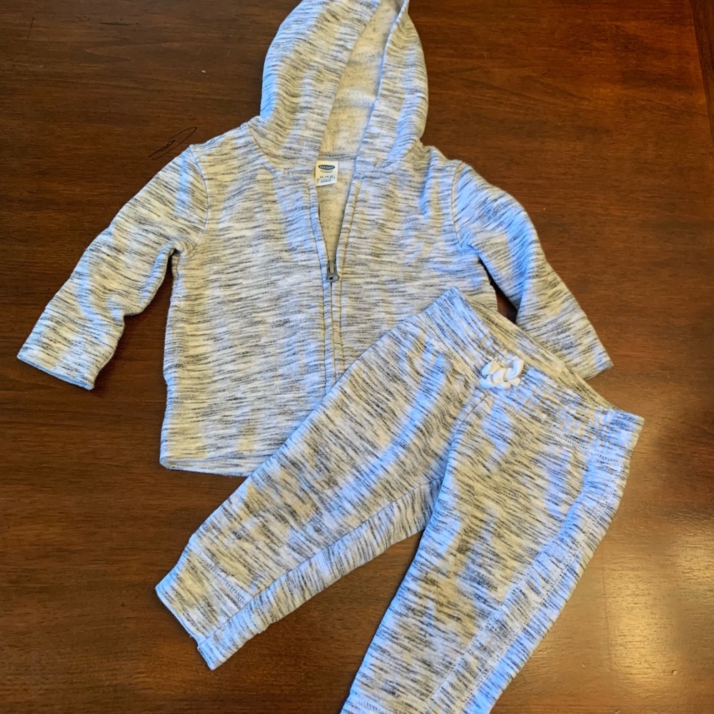 SOLD ON MERCARI Old navy sweatsuit 12-18m